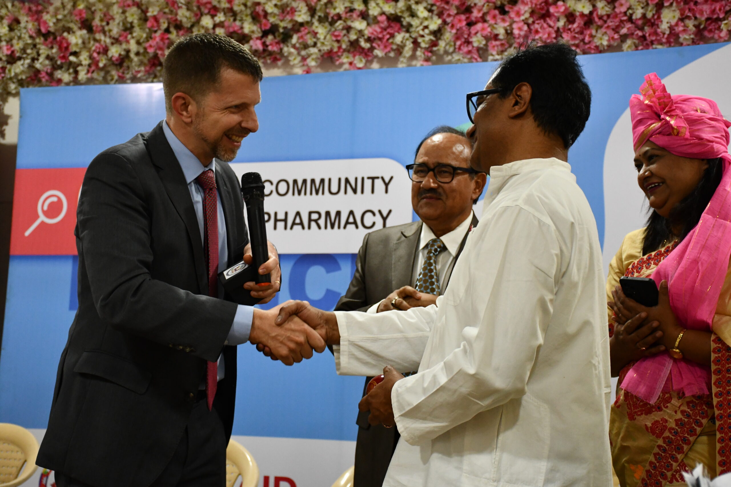 Michael Hankey, Mumbai Consulate General is congratulating Manoj Pardesi, founder of NMP+ and TAAL+, on the lunch of the e-pharmacy. Photo by NMP+ and U.S. Consulate, Mumbai, India